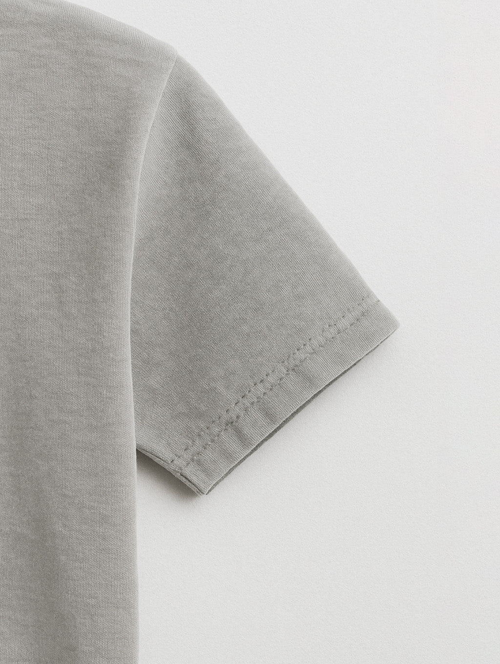 Close-up sleeve detail of Ash Grey vintage tee by Zarvion – double-needle stitching and smooth cotton