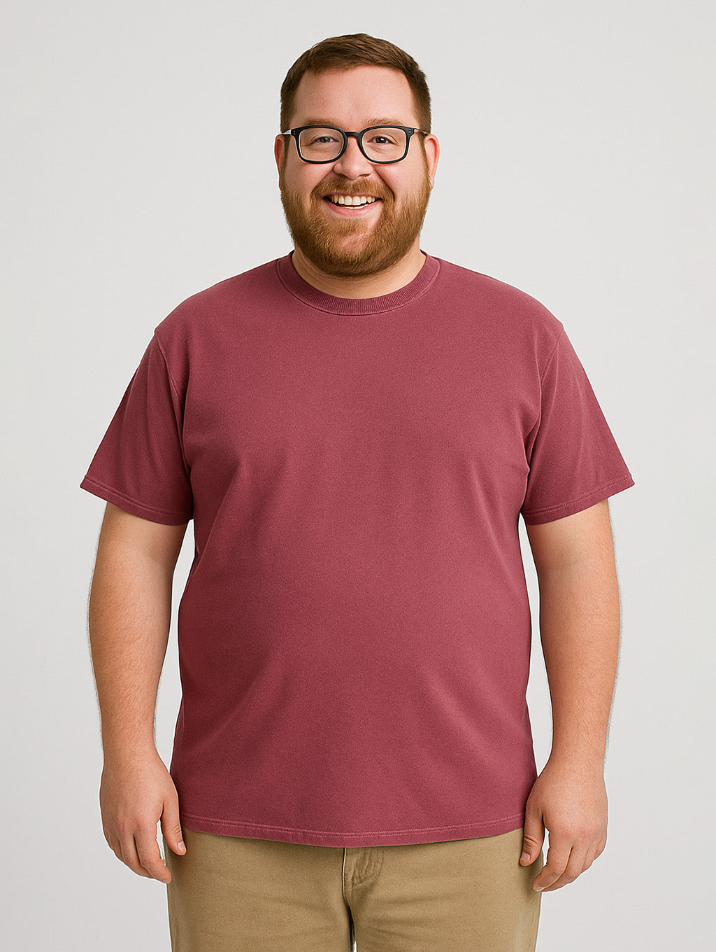 Plus-size male model in Zarvion Berry vintage t-shirt – inclusive fit for all body shapes