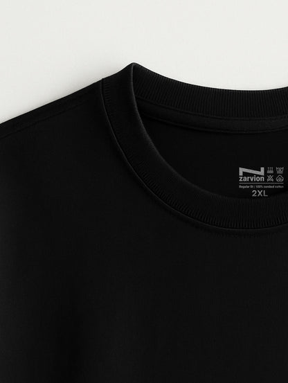 Premium black tee close-up of ribbed neckline – Zarvion Premium Tee for men