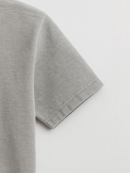 Close-up sleeve detail of Ash Grey vintage tee by Zarvion – double-needle stitching and smooth cotton