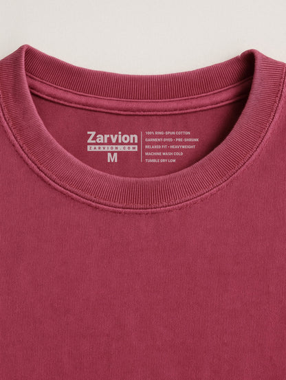 Zarvion men's vintage tee in Berry – close-up ribbed neckline with double-needle stitching