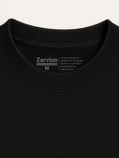 Zarvion men's vintage t-shirt in Black – ribbed collar close-up with double-needle stitching