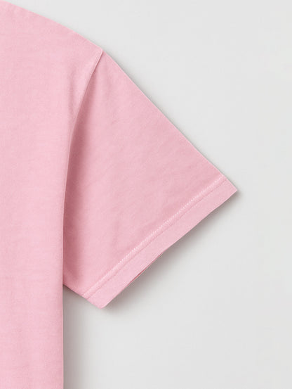 Close-up of sleeve stitching on Zarvion Blush Blossom Pink vintage tee – double-needle hem on soft cotton fabric