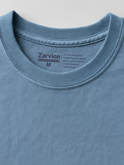 Zarvion men's vintage t-shirt in Worn Denim Blue – close-up ribbed collar with durable double-needle stitching